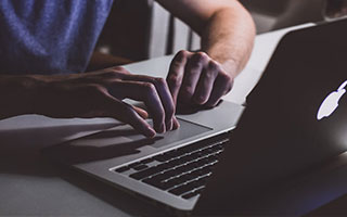 开云全站-库里携妻出席体育慈善之夜引关注，库里ua