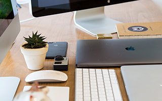 开云全站-库里携妻出席体育慈善之夜引关注，库里ua